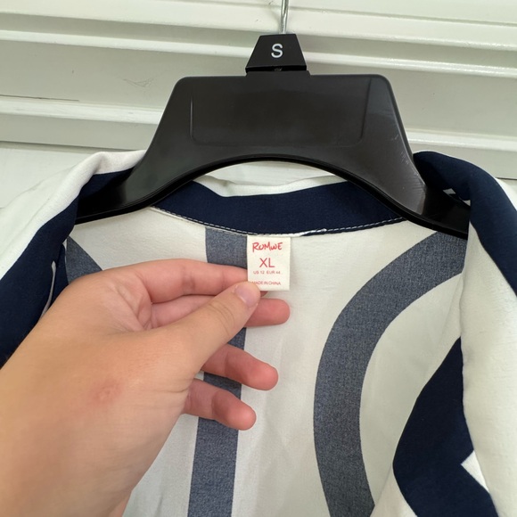 Navy and White Striped Women's Top Size XL - Picture 9 of 10